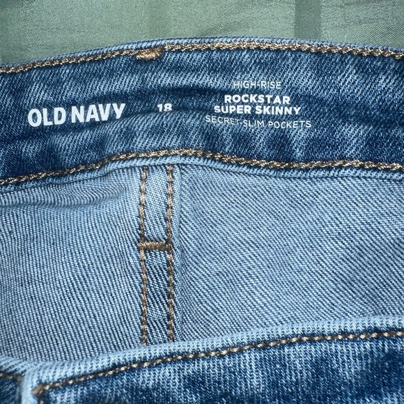 Old Navy Rockstar Jeans ⭐️ - Picture 3 of 4